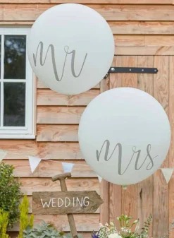 Ballonger stora vita med text Mr and Mrs