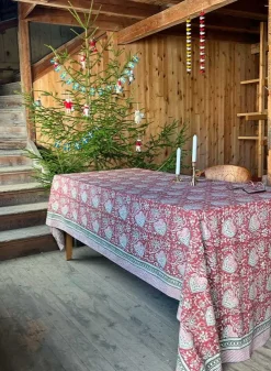 Bordsduk JULDUK Oriental Röd 150×350 cm – Chamois