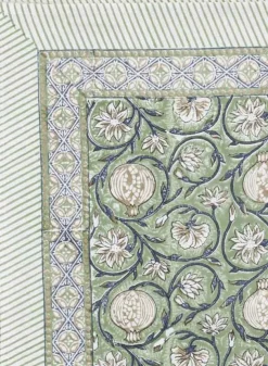 Bordsduk Tangier Pomegranate Green 150x350cm – Chamois