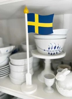 Flaggstång i trä 32 cm – Svenska Flaggan