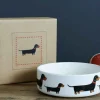 Hundskål med motiv av svarta taxar -19 cm i porslin