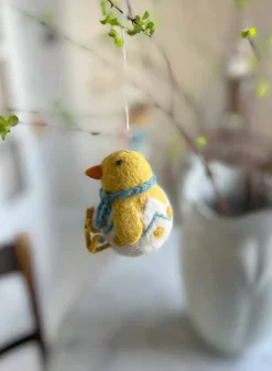 Kyckling i ett ägg i ull – Påskdekoration