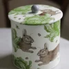 Plåtburk, kakburk med knopp – Thornback & Peel Rabbit