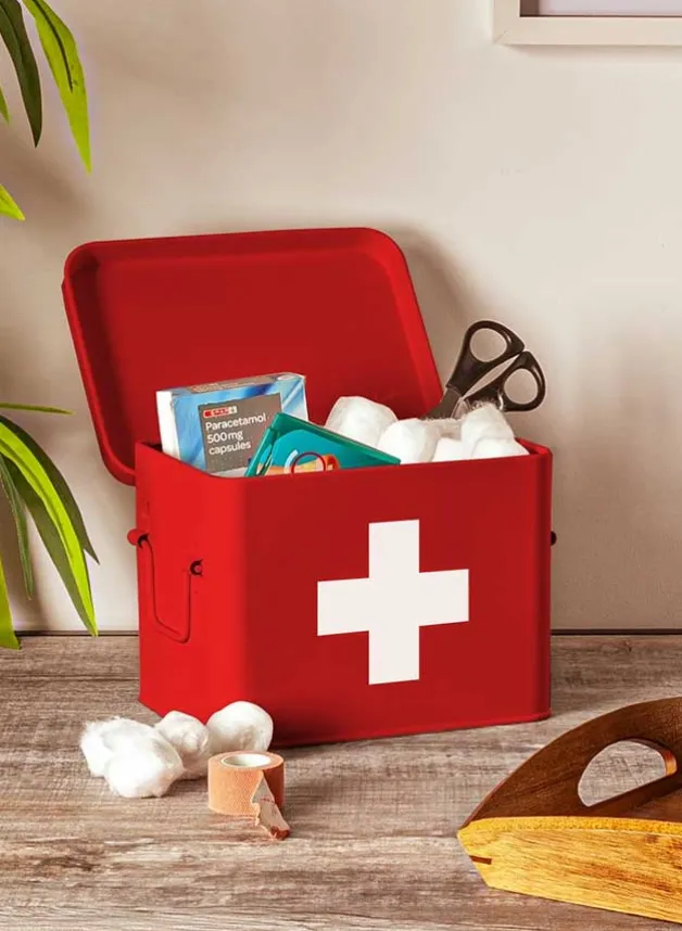 Plåtburk Röd FÖRBANDSLÅDA – First Aid
