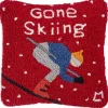 Prydnadskudde i ull ”Gone Skiing” 35×35 cm